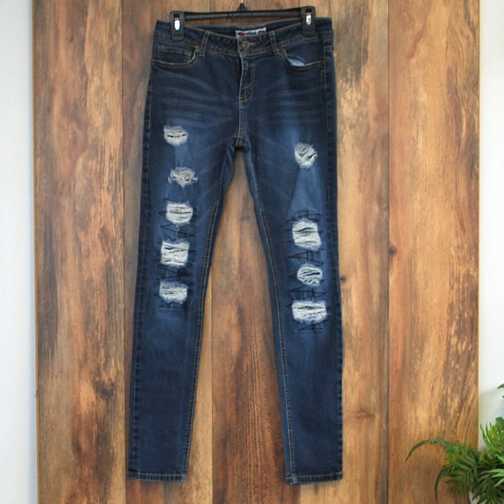 What About me Women's Destroyed Zig Zag Jeans 7/8